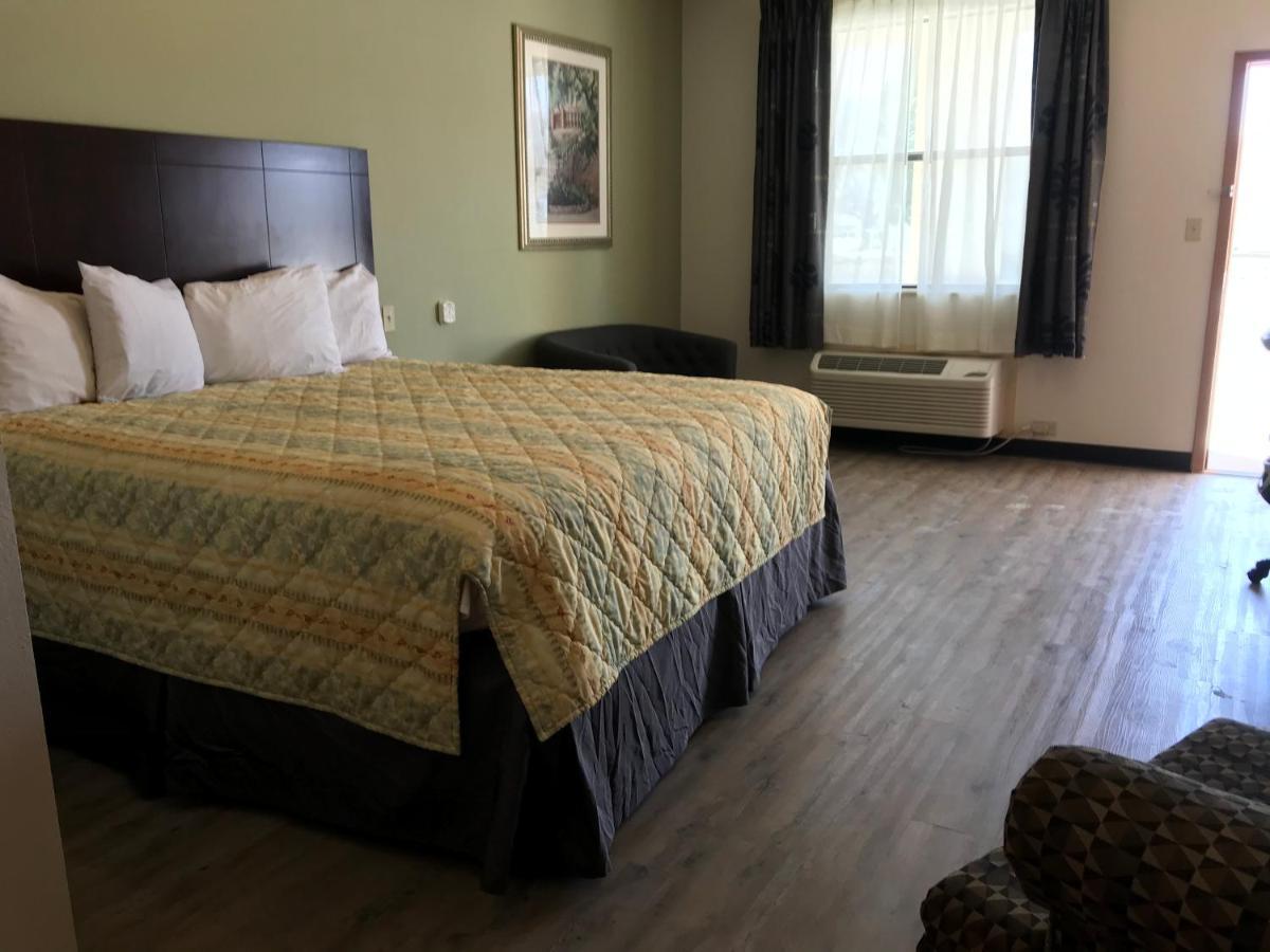 Big Lake Inn And Suites Dış mekan fotoğraf