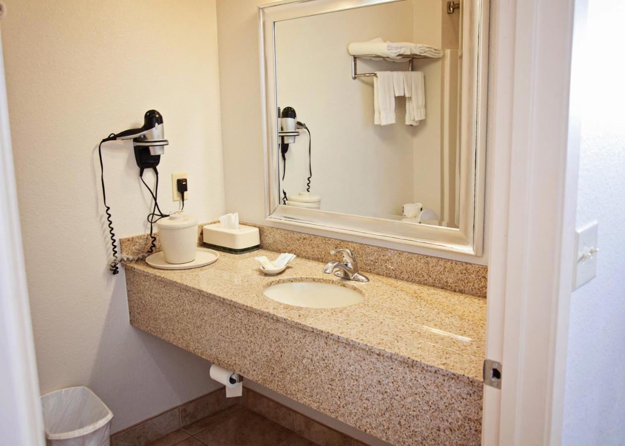 Big Lake Inn And Suites Dış mekan fotoğraf
